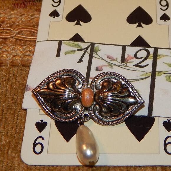 Vintage Beautiful Baroque Double Heart  Bow w/Pearl Drop Pin/Brooch - Picture 7 of 7